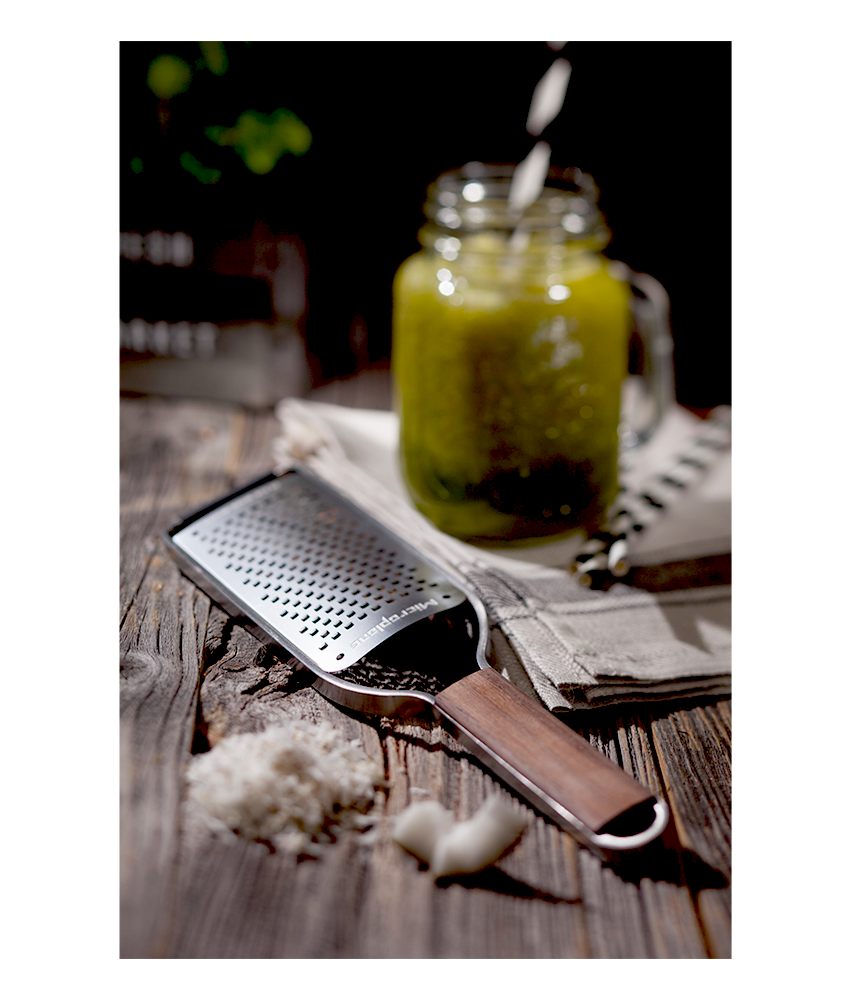 Microplane_Raspel-No-3_auf-Tisch
